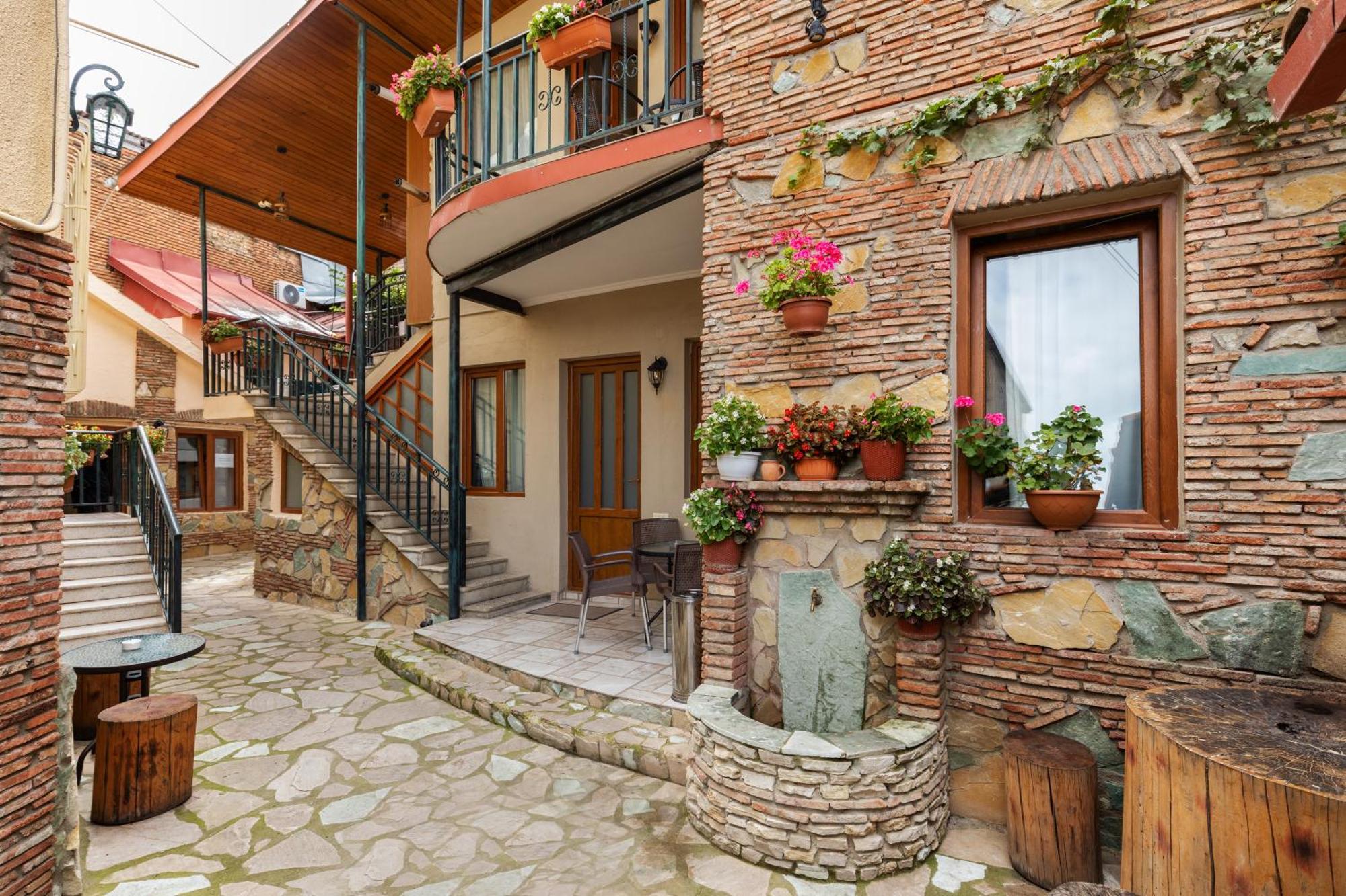 Apartments With Wine Cellar In Old 第比利斯 外观 照片