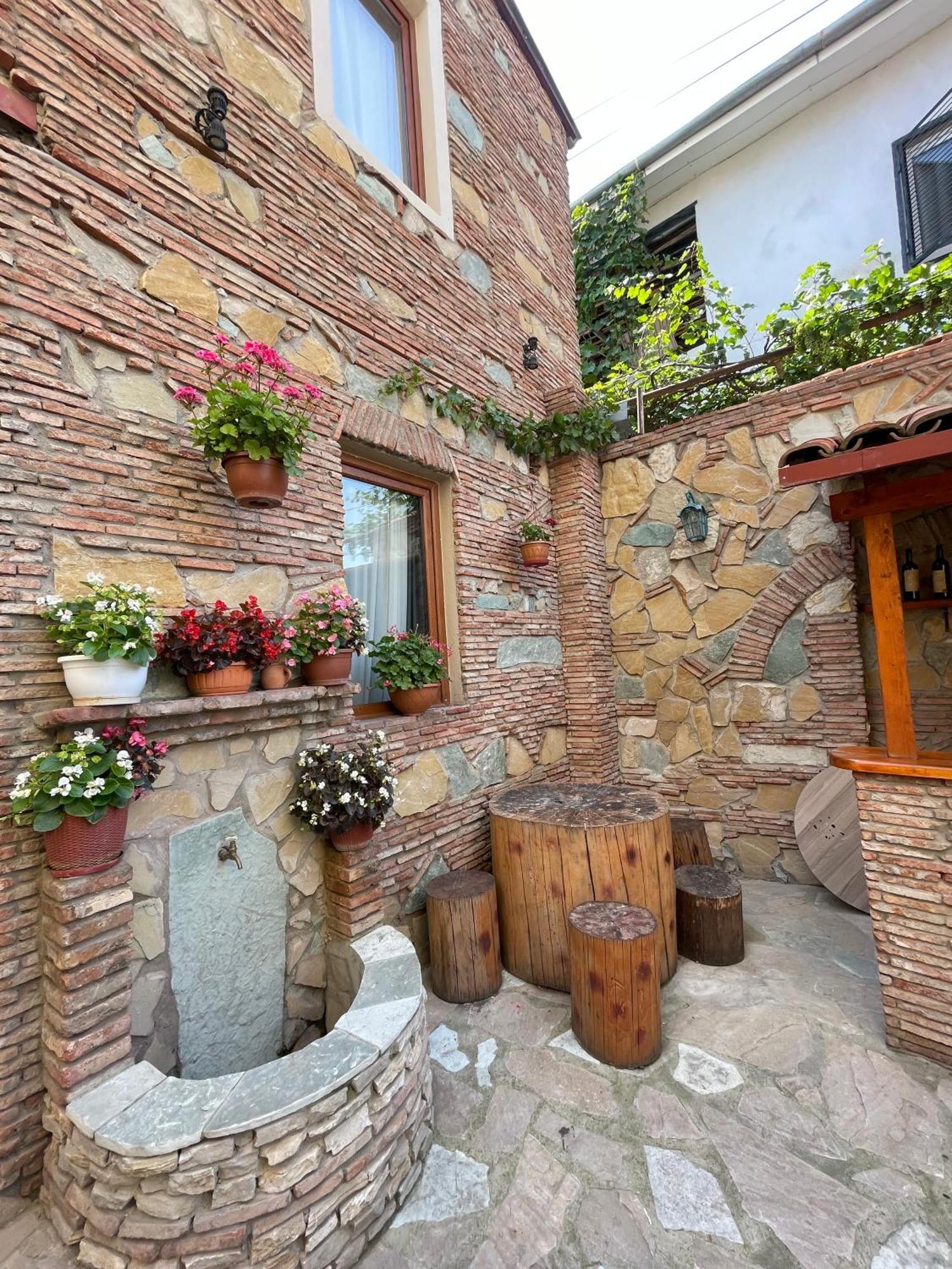 Apartments With Wine Cellar In Old 第比利斯 外观 照片
